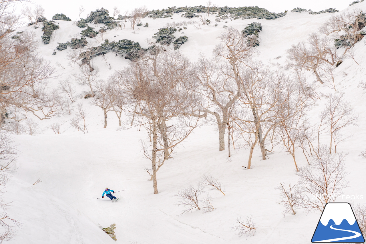 大雪山旭岳ロープウェイ｜祝・第1回ATOMICスキー技術選・優勝。笑顔がとっても似合う女性スキーヤー・水野愛菜さんと旭岳フォトセッション☆